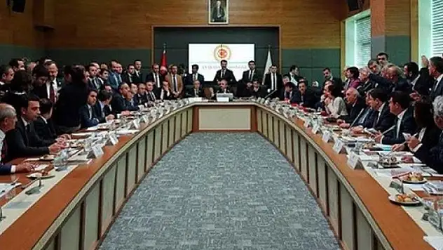 Anayasa değişikliği teklifi komisyonda kabul edildi