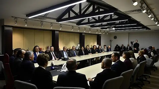 Ankara'da faaliyet gösteren Erciyes Platformu üyeleri Başkan Büyükkılıç'ı ziyaret etti

