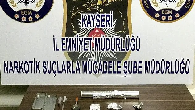 Anne ve oğlu uyuşturucudan gözaltına alındı