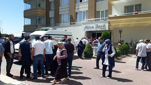 Annesini öldürdü, intihar etti