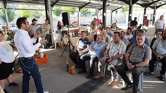 Antika Pazarı'nda müzayede heyecanı