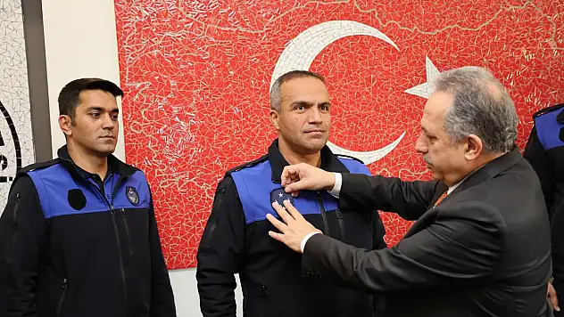 Apoletlerini Başkan taktı!