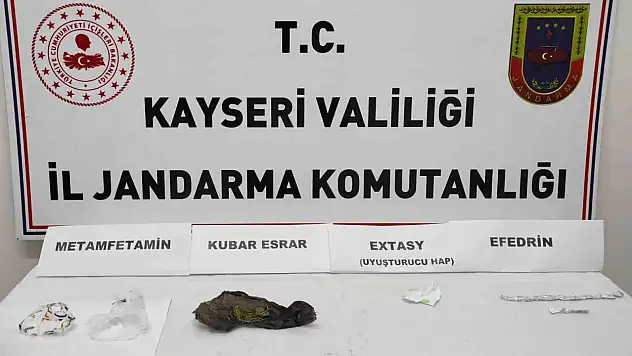 Bakın bu kez uyuşturucu madde arabanın neresinden çıktı?