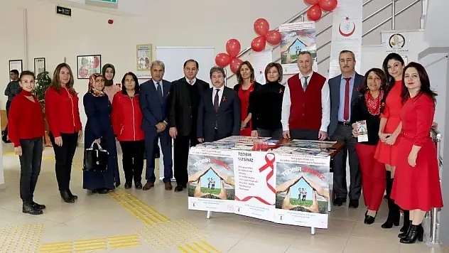 1 Aralık 'Dünya AİDS Günü'nde Farkındalık Standı Açıldı