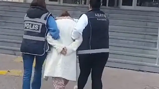 Aranan kadın hırsız kıskıvrak yakalandı