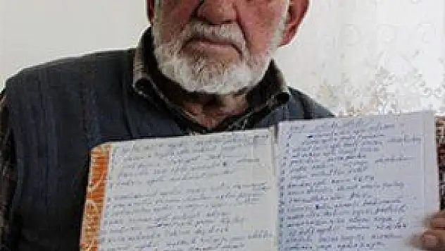 ARİF DEDE KASABADA ÖLENLERİN LİSTESİNİ TUTUYOR