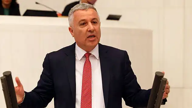 Arık'tan o paylaşıma sert tepki: Kutladıkları şey peşkeş çekilen kamu yatırımları