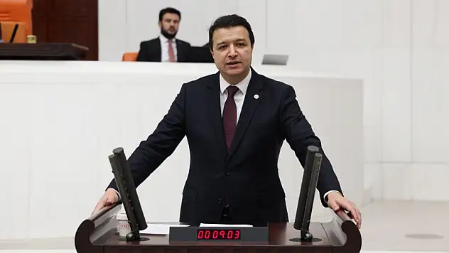 Arıkan'dan ünlü oyuncuya gönderme