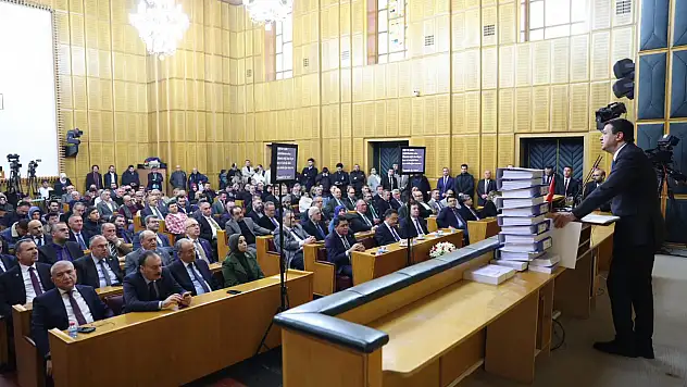 Arıkan kürsüye 1 milyon 214 binden fazla imza ile çıktı