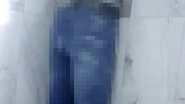 Arkadaşının evinde öldü
