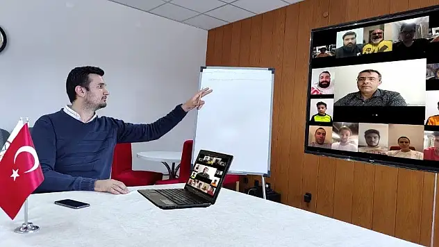 Armada Kayak ve Snowboard Kulübü video konferans yöntemi ile toplantı yaptı