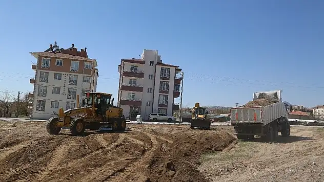 Aşık Seyrani Mahallesinde Park Zemin Çalışmalarına Başlandı
