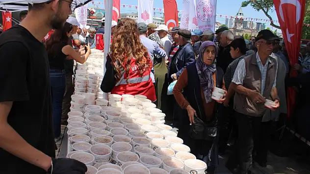 Asırlık vakıftan Kayserililere 40 bin kişilik aşure