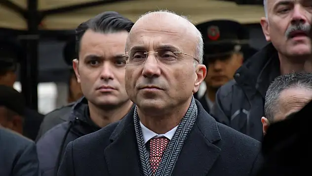 Aşkın Genç: Hazine'de faiz yükü anaparayı aştı