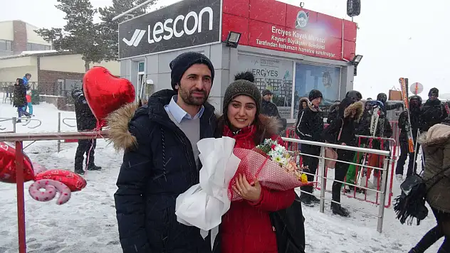 Erciyes'te sürpriz evlenme teklifi
