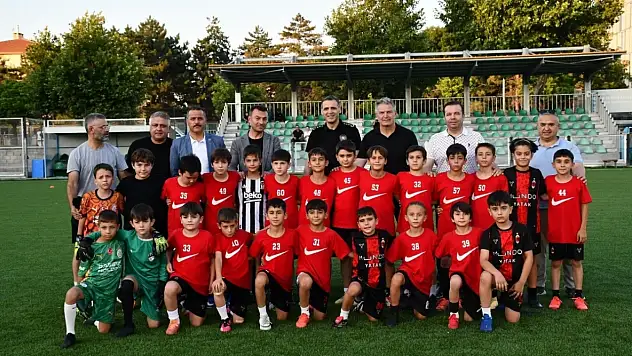 Atanur Aydın'dan gençlerle dikkat çeken buluşma!