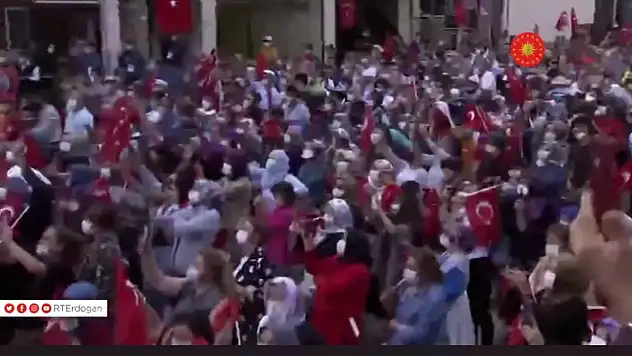 Ataş: İnsanlar üst üste ama virüs bulaşmıyor! 30 Ağustos olunca bulaşıyor