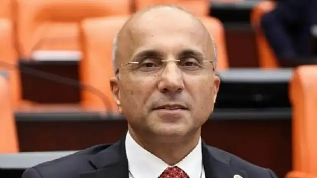 Atatürk posteri tartışmasına Aşkın Genç'ten tepki! 'Bu zihniyetin partimizde yeri yok'