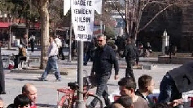 'AYASOFYA İBADETE AÇILSIN'