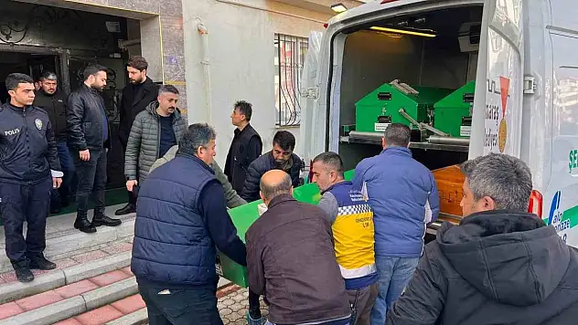 Genç, babasını uykuda öldürdü