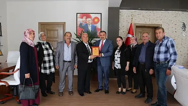 Bahçebaşı Mahallesinden Başkan Cabbar'a teşekkür ziyareti
