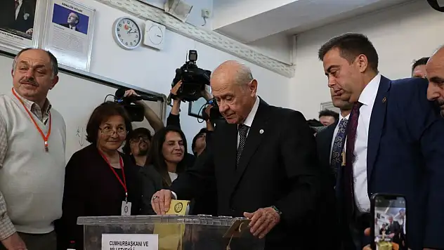 Bahçeli'nin oy kullandığı sandıktan bakın kim çıktı?