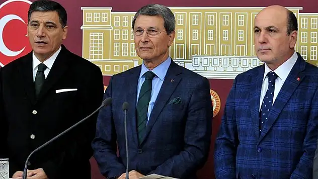 Bahçeli talimatı verdi: &quotHayırcı 3 vekil MHP'den atılıyor&quot