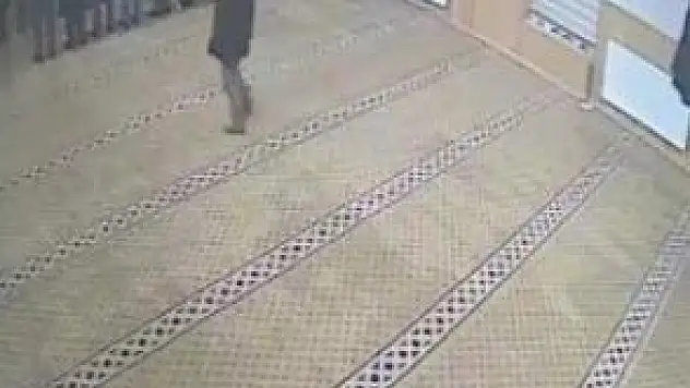 BAK ŞU YARAMAZIN YAPTIĞINA