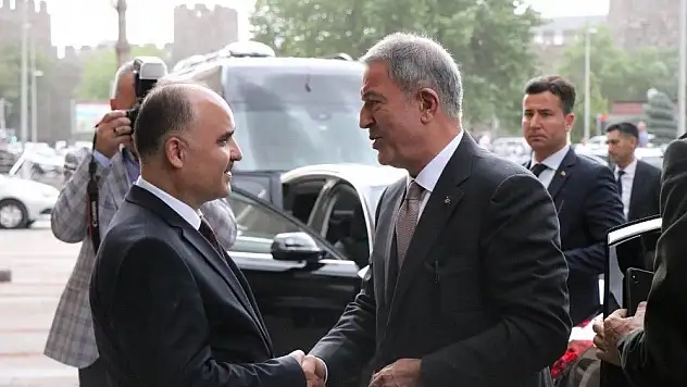 Bakan Akar, Kayseri Valiliği'ni ziyaret etti