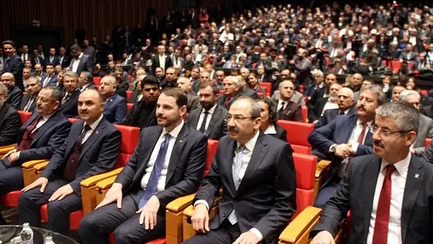 Bakan Albayrak: '2020'ye girmeden tek haneli faizleri kamu bankalarımız piyasalarımıza inşallah başlatıyor'
