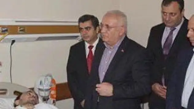 BAKAN ELİTAŞ'TAN ŞEHİT  EVİNE TAZİYE ZİYARETİ