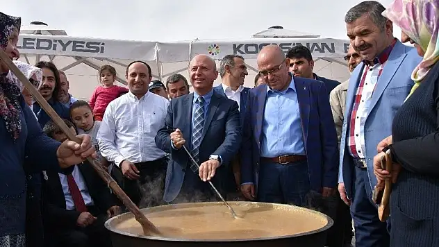 Bakan Faruk Özlü, Kocasinan Belediyesi Standında