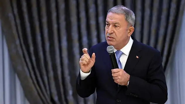 Bakan Hulusi Akar Kayserili mi, değil mi? Dikkat çeken tartışma!