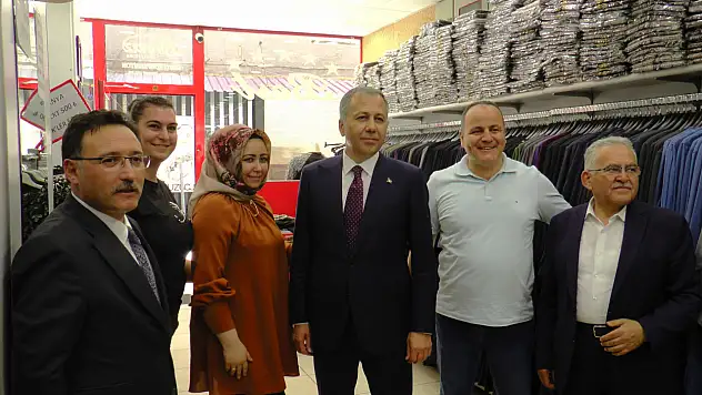 Bakan, Kayseri'de bakın ne dağıttı?