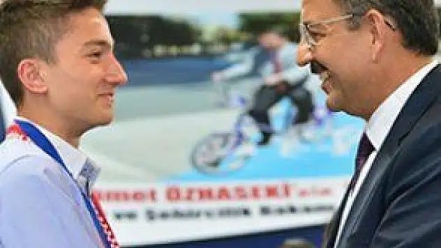 BAKAN ÖZHASEKİ &quot15 Bisiklet yolu projesine yaklaşık 8 milyon lira yardım yaptık&quot