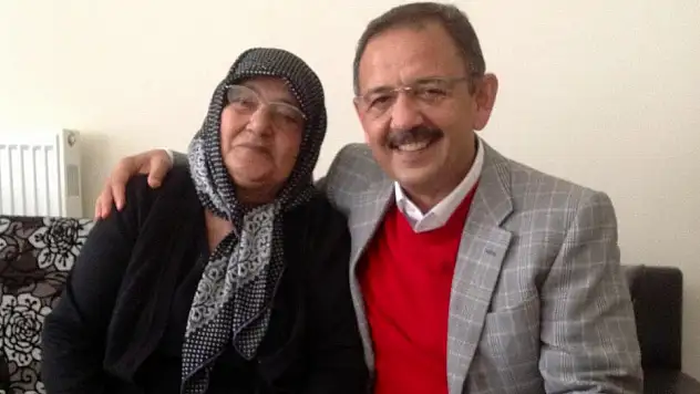 Bakan Özhaseki duygulandırdı: Anamız var!