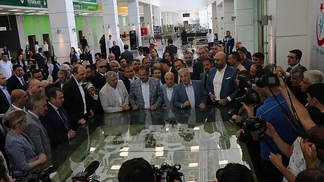 &quotHızlı trenin ihalesi için ilk teklifler alındı. Bu yıl temelini atmış oluruz&quot 