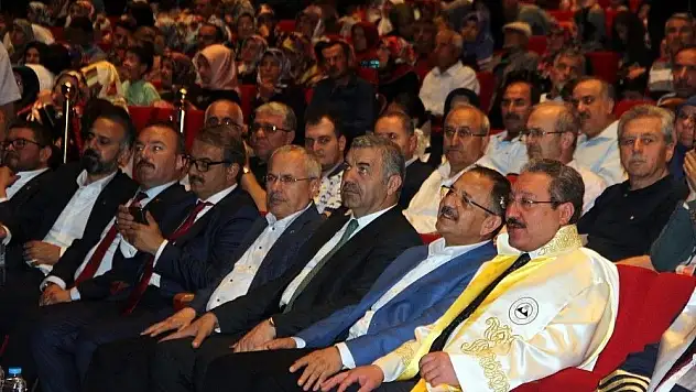 Bakan Özhaseki: 'Sapkın grupların içerisinde ilahiyat mezunu çok azdır'
