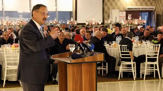 Bakan Özhaski otobüs şoförleriyle bir araya geldi