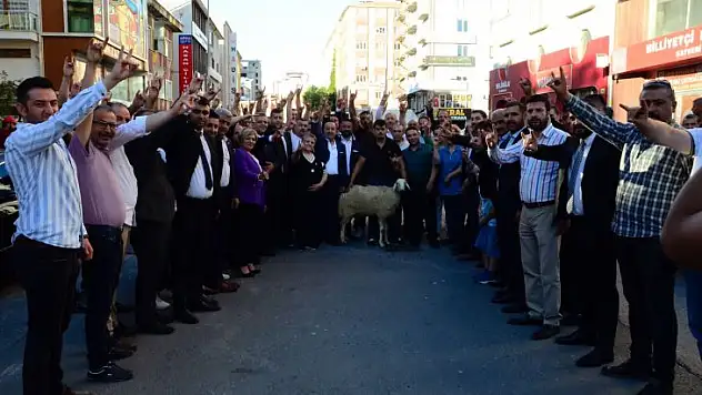 Baki Ersoy'a sevgi seli...