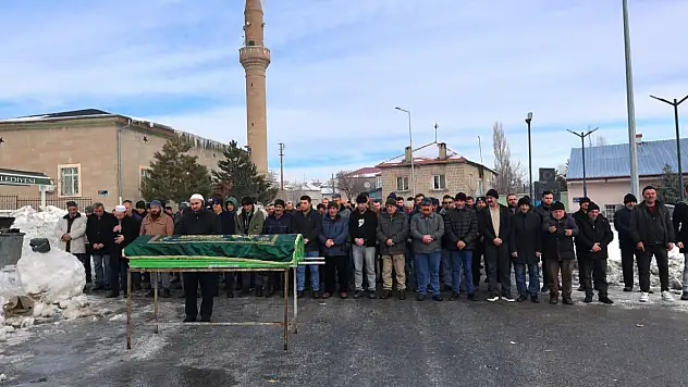 Banyodan sonra hayatını kaybeden 17 yaşındaki çocuk toprağa verildi
