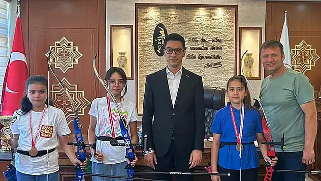 Başarılı sporculardan Kaymakam Uçar'a ziyaret