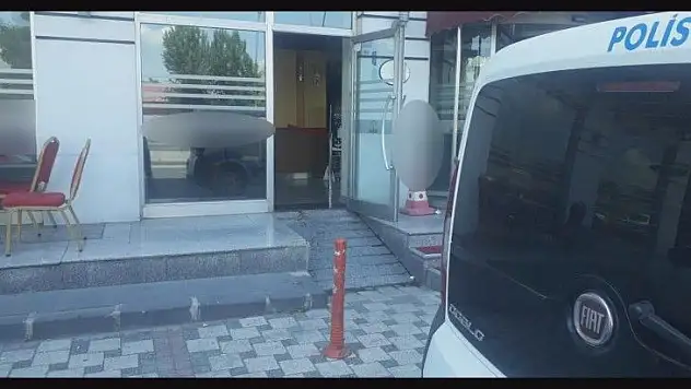 Başından vurulan genç ağır yaralandı