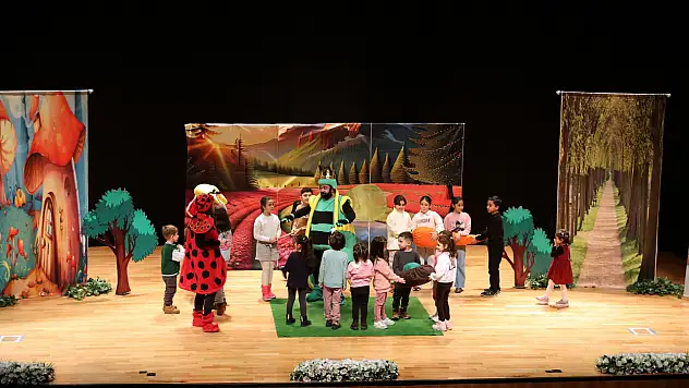 Başkan Amca'dan miniklere renkli sürpriz