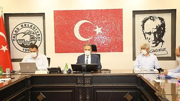'Başkan Beyaz Masada' sosyal medyadan sürüyor
