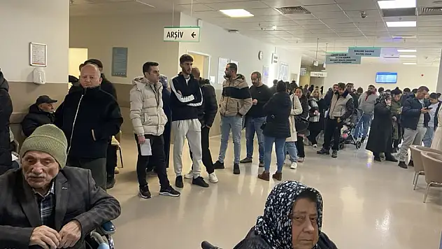 Başkan bitmeyen muayene sırasına tepki gösterdi