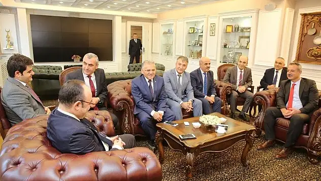 Başkan Büyükkılıç'a Tebrik Ziyaretleri sürüyor
