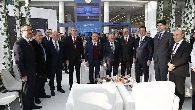 Başkan Büyükkılıç, Akıllı Şehirler ve Belediyeler Kongre ve Sergisi'nde pastırma ikram etti
