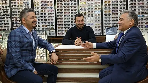 Başkan Büyükkılıç AVM ziyaretinde

