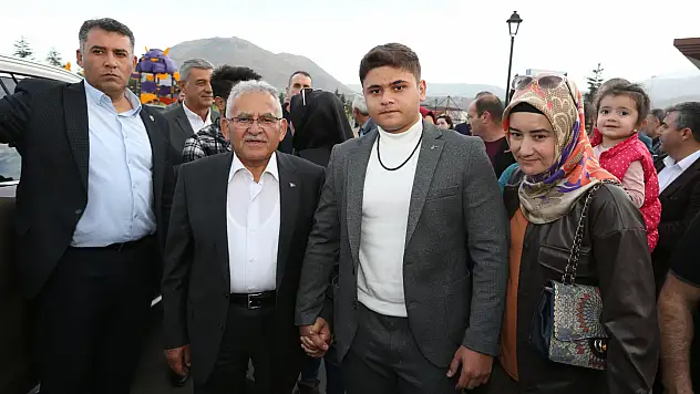 Başkan Büyükkılıç bahçede vatandaşlar ile bir araya geldi!